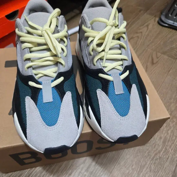 [BUNJANG] Adidas Yeezy Boost 700 Wave Runner Sneakers (Size 255) / 아디다스 이지 부스트 700 웨이브 러너 255사이즈