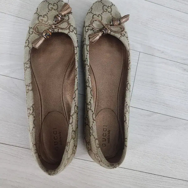 [BUNJANG] Gucci Women's GG Pattern Tassel Flat Shoes - Beige / 구찌 여성 플랫슈즈 베이지 GG 패턴 태슬 장식