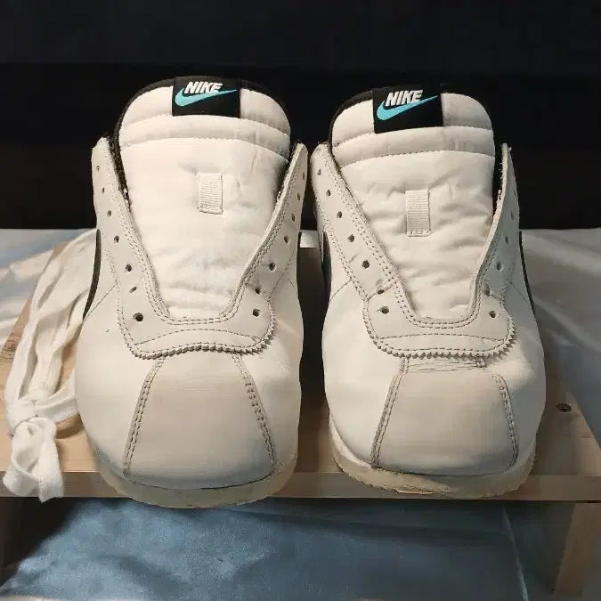 [BUNJANG] Nike White Sneakers (270mm) / 나이키운동화 (270mm)