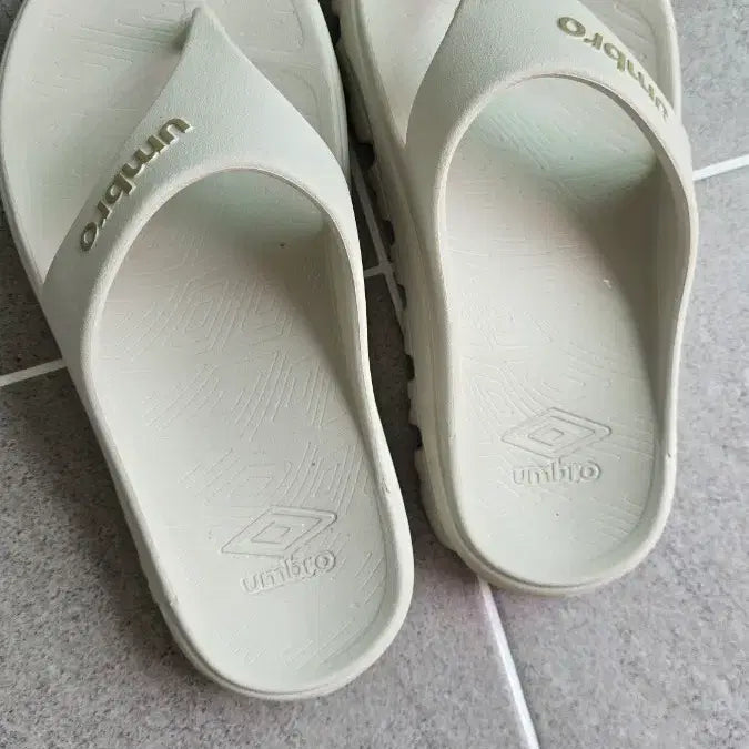 [BUNJANG] Umbro Flip Flops Size 250 / 엄브로 쪼리 250