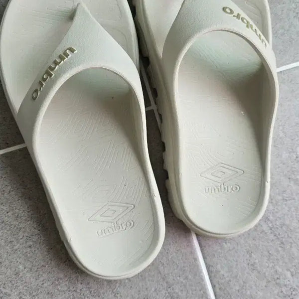 [BUNJANG] Umbro Flip Flops Size 250 / 엄브로 쪼리 250