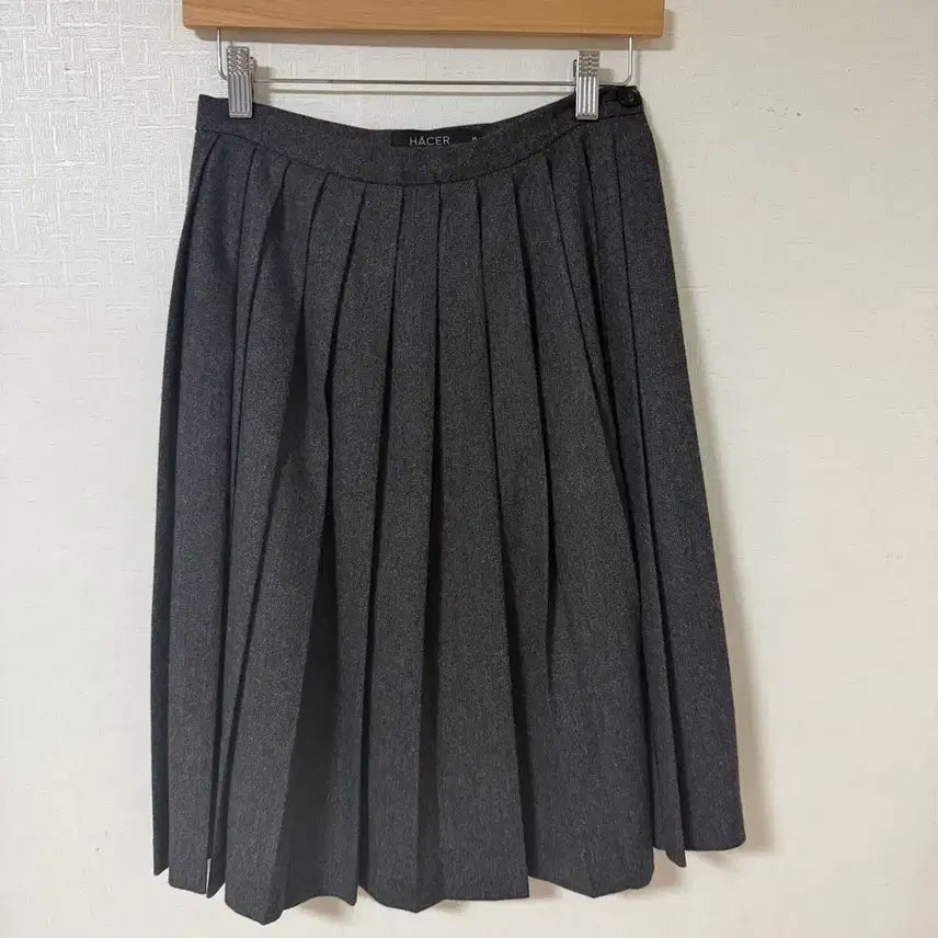 [BUNJANG] HACER Pleated Skirt Charcoal / 아쎄르 HACER 플리츠 스커트 차콜