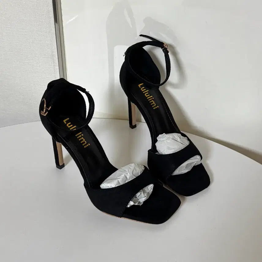 [BUNJANG] Black Suede 10cm Stiletto High Heels Sandals (Size 225) / @새상품 225사이즈 10cm 블랙 스웨이드 스트랩 킬힐 하이힐 샌들