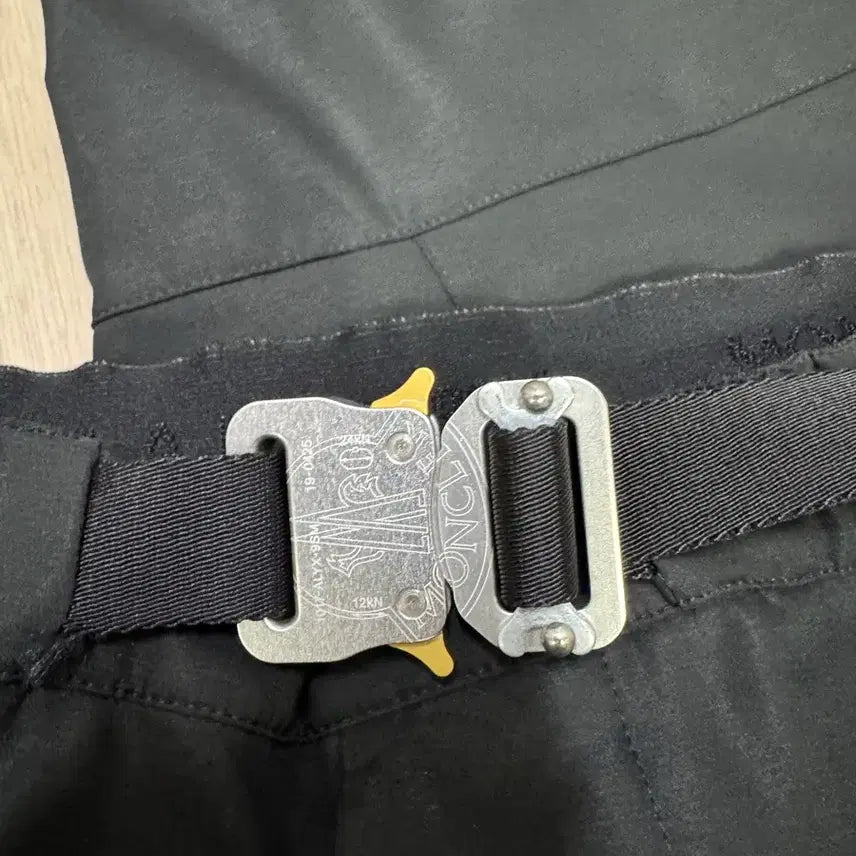 [BUNJANG] Moncler Buckle Pants / 몽클레어 버클 팬츠