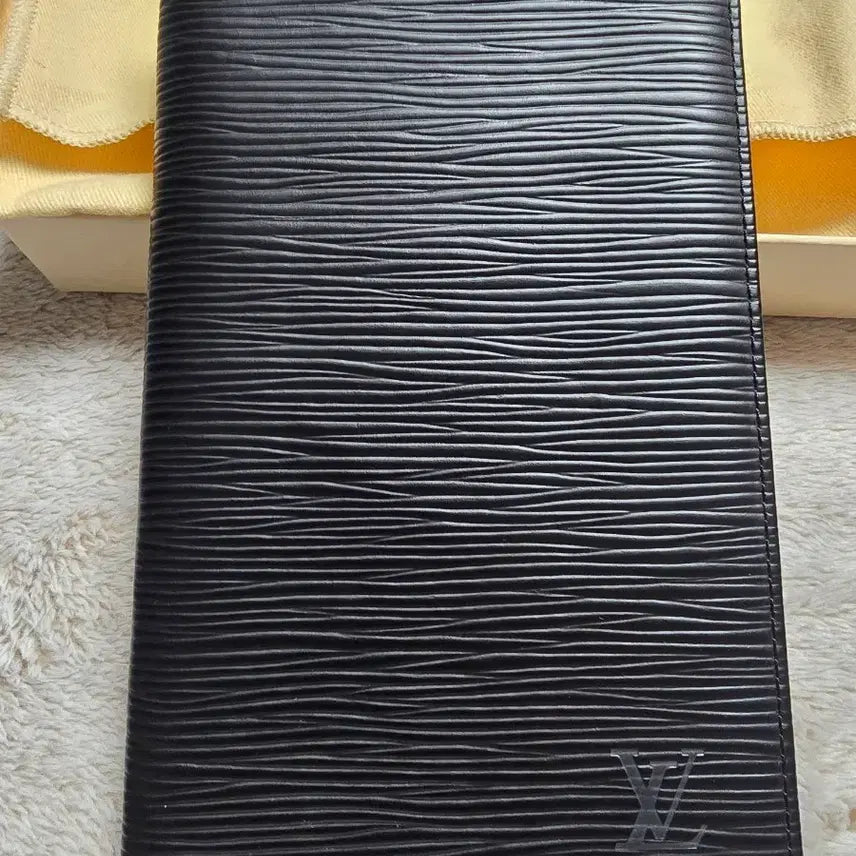 [BUNJANG] Louis Vuitton Epi Leather Long Wallet / (정품)루이비통의 아이코닉한 에삐 가죽 장지갑
