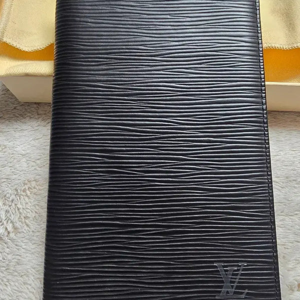[BUNJANG] Louis Vuitton Epi Leather Long Wallet / (정품)루이비통의 아이코닉한 에삐 가죽 장지갑