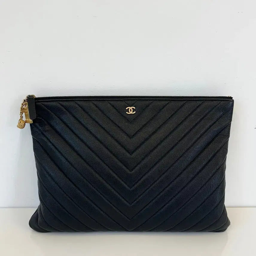 [BUNJANG] Chanel Chevron Clutch Bag Large / 샤넬 쉐브론 클러치백 라지