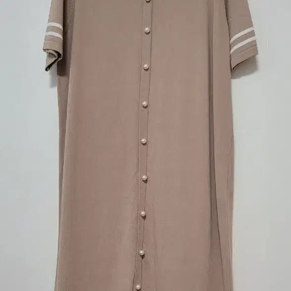 [BUNJANG] Romi Story Pearl Button Collar Knit Dress Beige / Romi story 카라 니트 원피스 베이지 R1