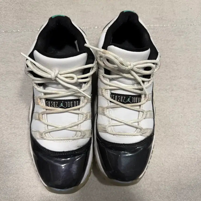 [BUNJANG] Air Jordan 11 Low Emerald "Easter" "Panda" / 조던 11 로우 에메랄드 이스터 똥파리