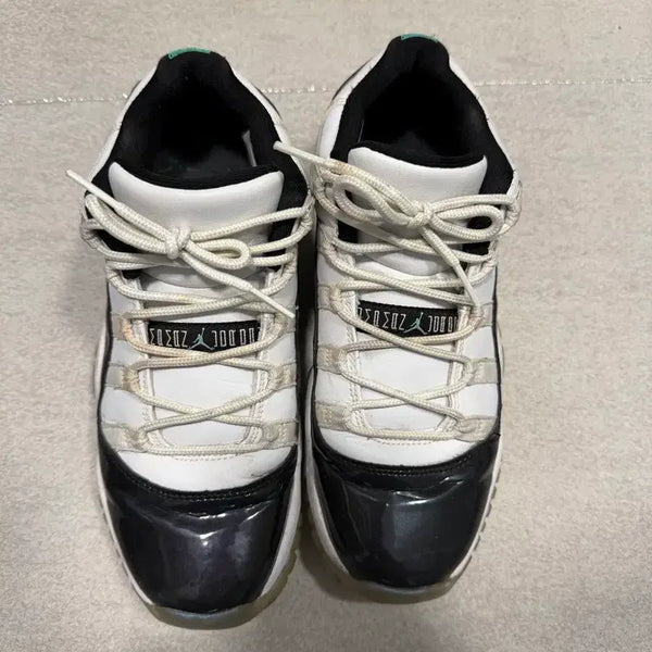 [BUNJANG] Air Jordan 11 Low Emerald "Easter" "Panda" / 조던 11 로우 에메랄드 이스터 똥파리