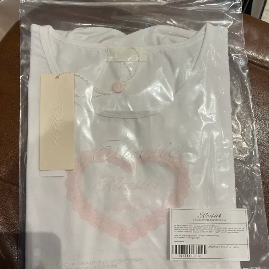 [BUNJANG] Klisier Pink Heart Short Sleeve T-Shirt (Popup Exclusive) / 클리시어 반팔 티셔츠 핑크 하트 (팝업 한정)