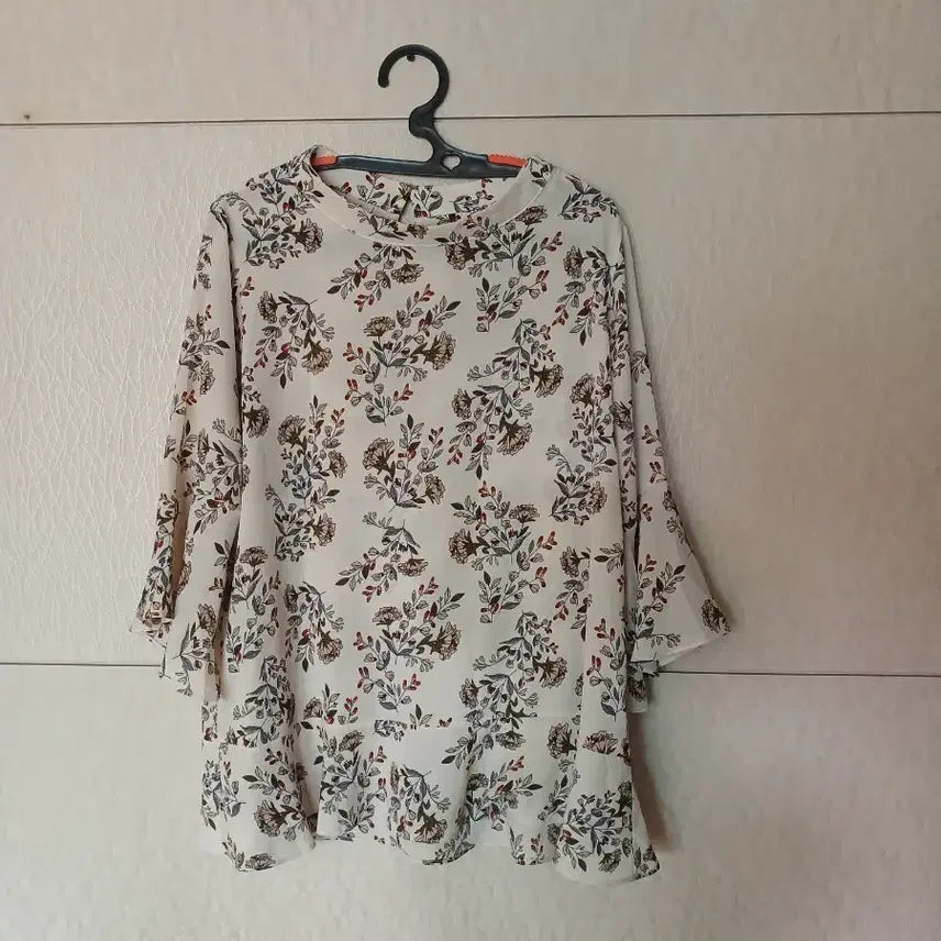 [BUNJANG] Floral Pattern Blouse / 플라워 패턴 블라우스