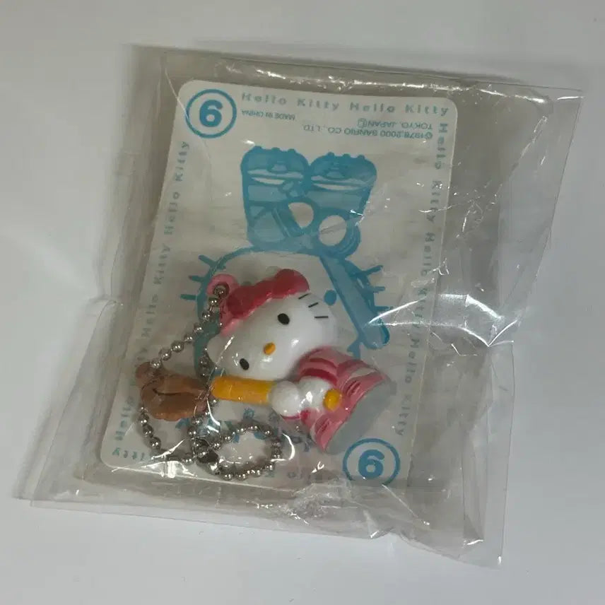 [BUNJANG] Classic Kitty Sports Baseball Strap Keychain / 고전 키티 스트랩 키링 스포츠 야구