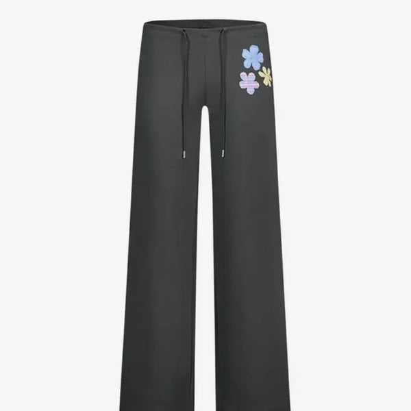[BUNJANG] as if from Flower Applique Bootcut Pants / 에즈이프캘리 FLOWER APPLIQUE BOOTCUT PANTS