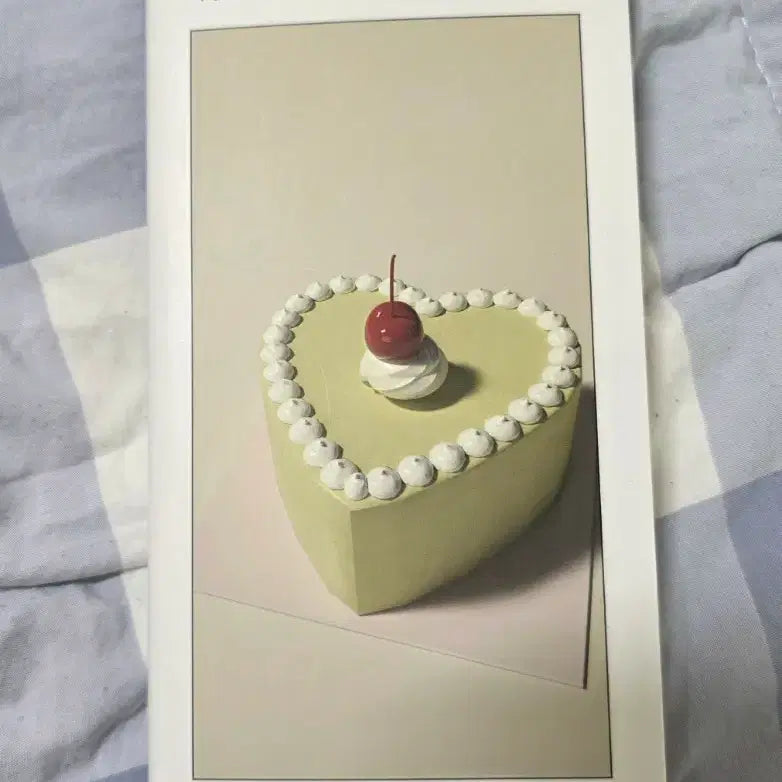 [BUNJANG] Kim Hyo-in Signed Copy of 'Love Isn't Heart-Shaped' / 사랑은 하트모양이 아니야 김효인 친필사인본