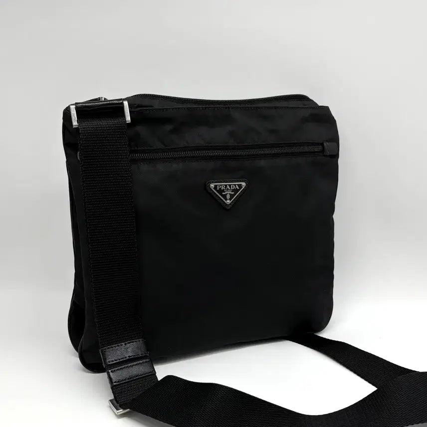 [BUNJANG] Prada Nylon Triangle Logo Messenger Bag Crossbody Black / 프라다 나일론 삼각로고 메신저백 크로스백 블랙