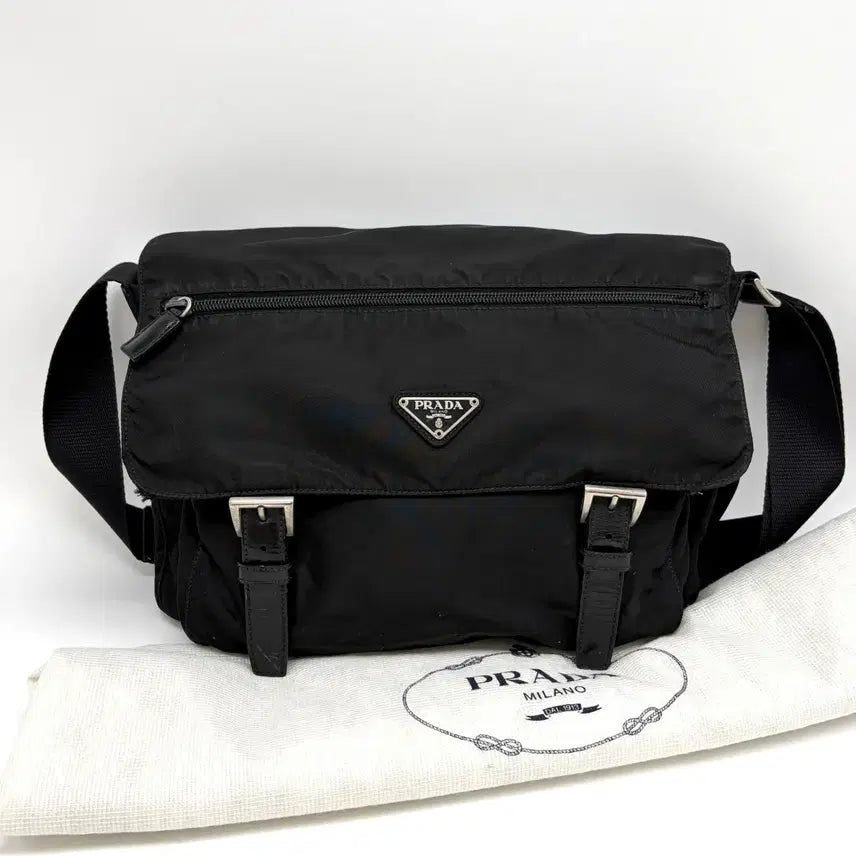 [BUNJANG] Prada Tricolor Logo Nylon Messenger Bag Black / 프라다 삼각로고 나일론 메신저백 크로스백 블랙