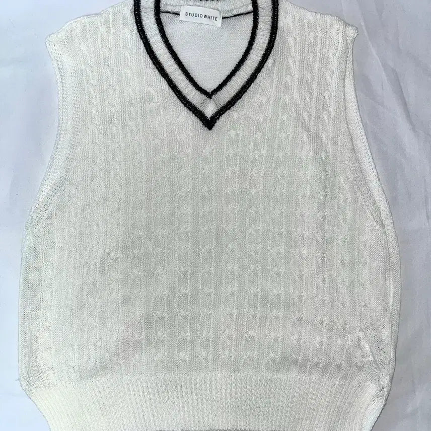 [BUNJANG] Studio White Summer Vest / 스튜디오화이트 여름조끼 화이트