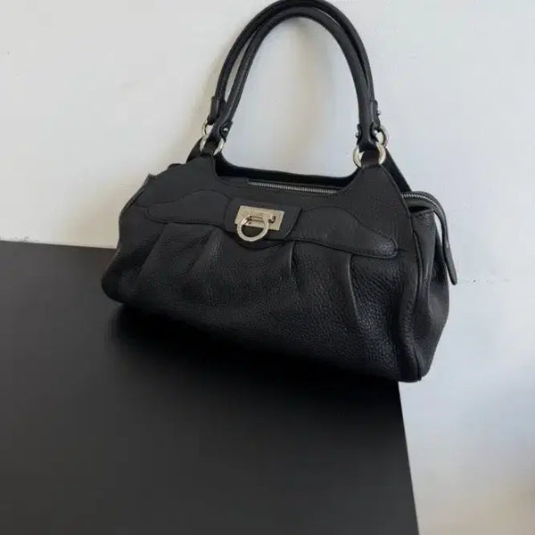 [BUNJANG] Salvatore Ferragamo Gancini Shoulder Bag / 페레가모 간치니숄더백