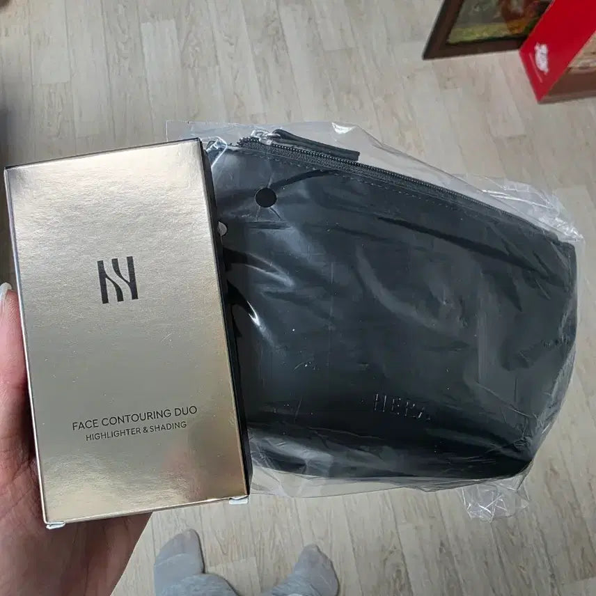 [BUNJANG] Hera Contouring Duo Highlighter & Shading with Pouch / 새상품 헤라 컨투어링 듀오 하이라이터&쉐딩 + 파우치 만원