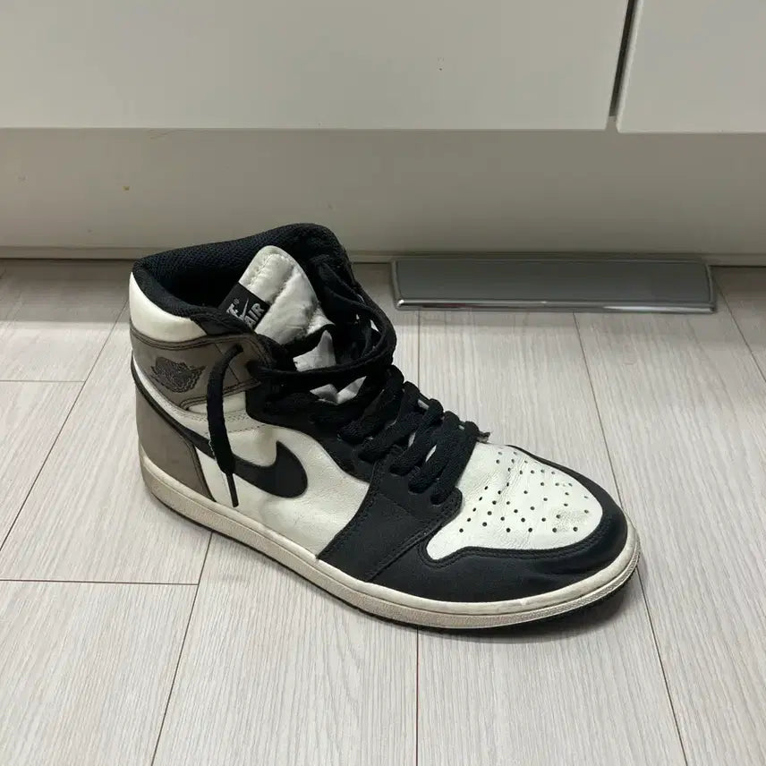 [BUNJANG] Nike Air Jordan 1 High Dark Mocha / 나이키 에어 조던 1 하이 다크 모카 265