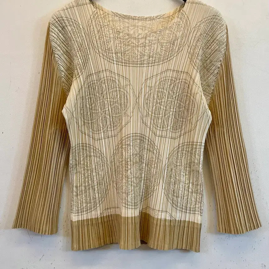 [BUNJANG] Issey Miyake Pleats Please Pleats Top Size 3 Blouse / 정품 이세이미야케 플리츠플리즈 플리츠탑 3사이즈:) 플리츠티셔츠 블라우스