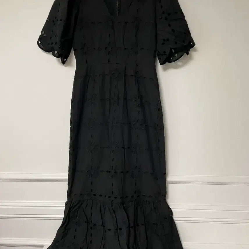 [BUNJANG] Stylenanda Grid Flower Punching Mermaid Fit Long Dress Black / 스타일난다 그리드꽃펀칭 머메이드핏 롱원피스 S 블랙 새상품!