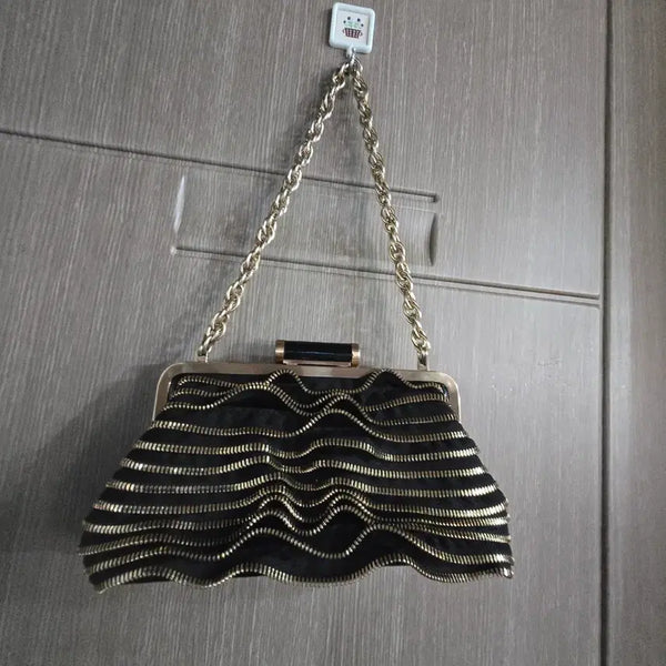 [BUNJANG] Black Gold Chain Zipper Accent Shoulder Bag / 금장 체인 숄더백 검정 지퍼 장식