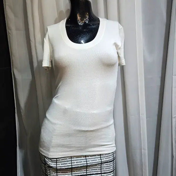 [BUNJANG] U-Neck Ivory Short-Sleeve T-Shirt / 유넥 아이보리 반팔