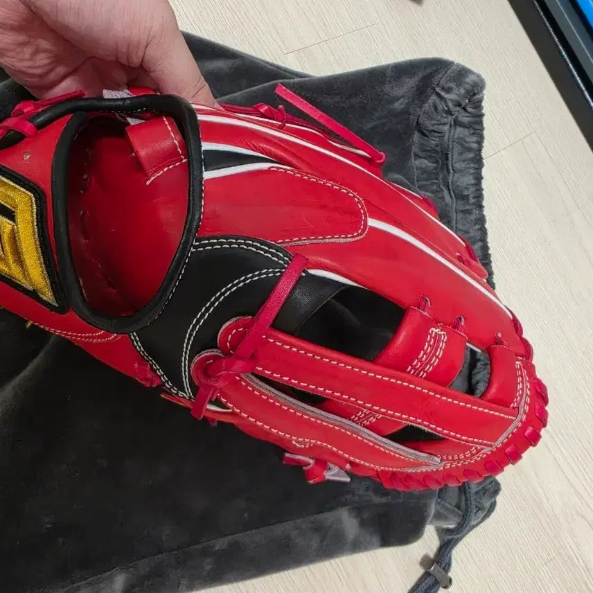 [BUNJANG] Kia Tigers Kim Do-young Gold Embroidery Glove / 기아타이거즈김도영골드자수글러브판매