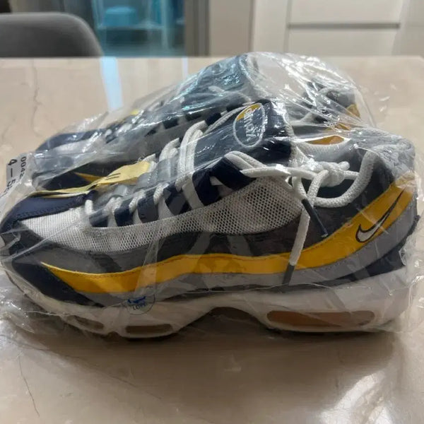 [BUNJANG] Nike Air Max 95 Yellow/Navy Sneakers (255mm) / 나이키 에어맥스 95 255mm 옐로우/네이비