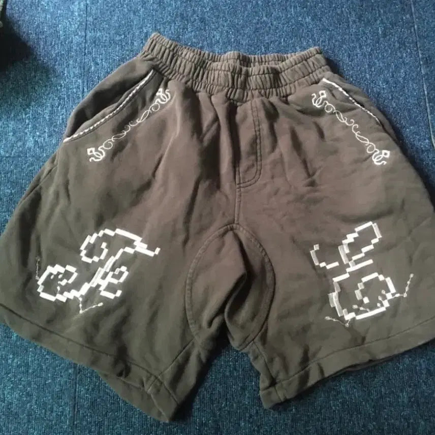 [BUNJANG] Shopfairy Embroidered Bermuda Shorts / 샵페어리 자수 버뮤다 팬츠
