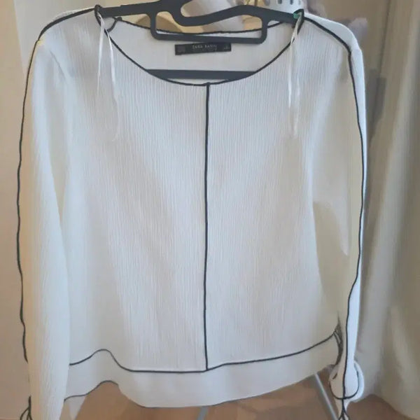 [BUNJANG] Zara Basic White Blouse with Black Line Detail / 자라 베이직 흰색 블라우스