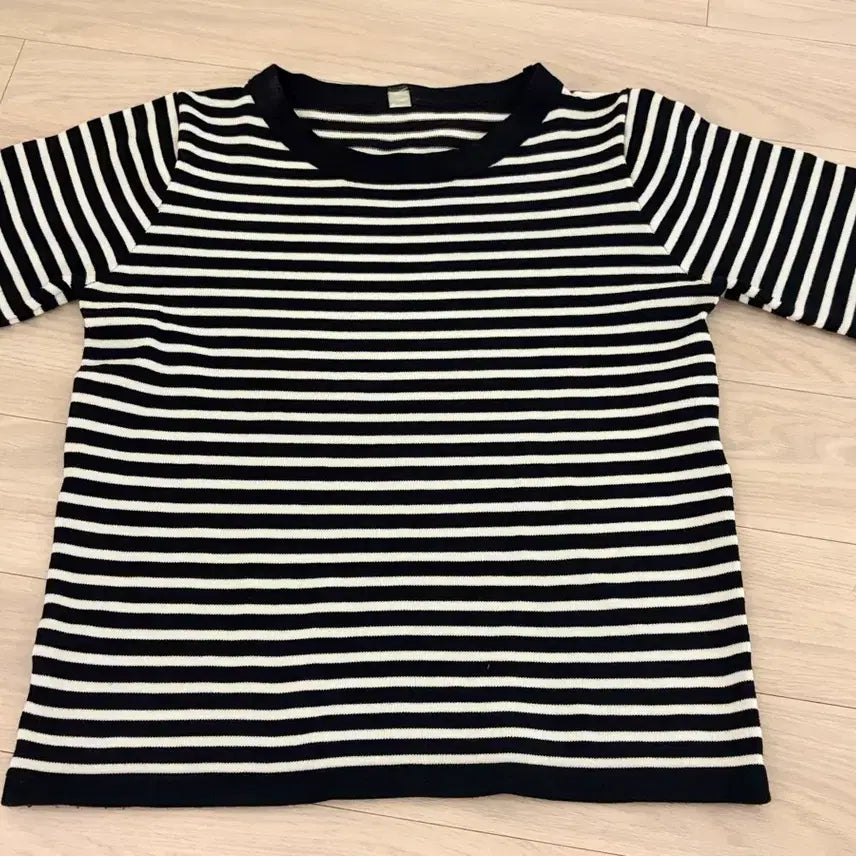 [BUNJANG] Black Stripe Short Sleeve T-Shirt / 블랙 스트라이프 반팔티 free
