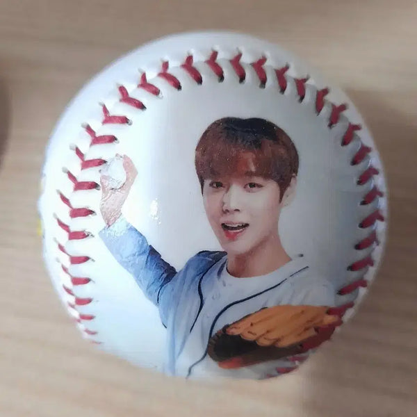 [BUNJANG] Park Jihoon Baseball Ball Wanna One / 박지훈 야구공 워너원