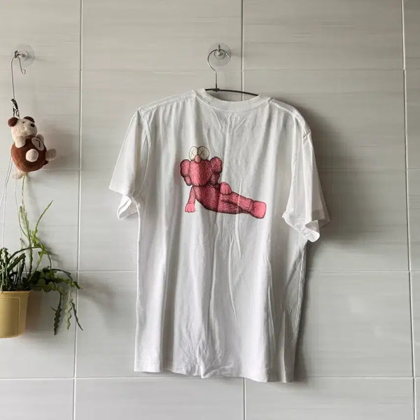 [BUNJANG] Uniqlo UT KAWS Collaboration T-Shirt / Uniqlo UT 유니클로 KAWS 반팔