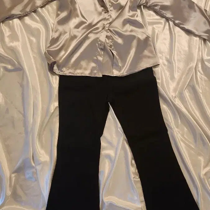 [BUNJANG] Satin Blouse & Bootcut Slacks Set / 새틴 블라우스 & 부츠컷 슬랙스 세트(실착샷)