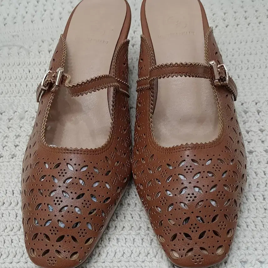 [BUNJANG] Women's Punching Style Leather Sandals (230) / 예쁜샌들 230