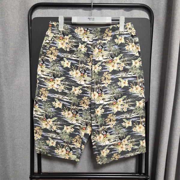 [BUNJANG] Disney Vintage Mickey Mouse Hawaiian Print Half Pants (Size 31-33) / 디즈니 빈티지 하와이안 하프 팬츠 31-33