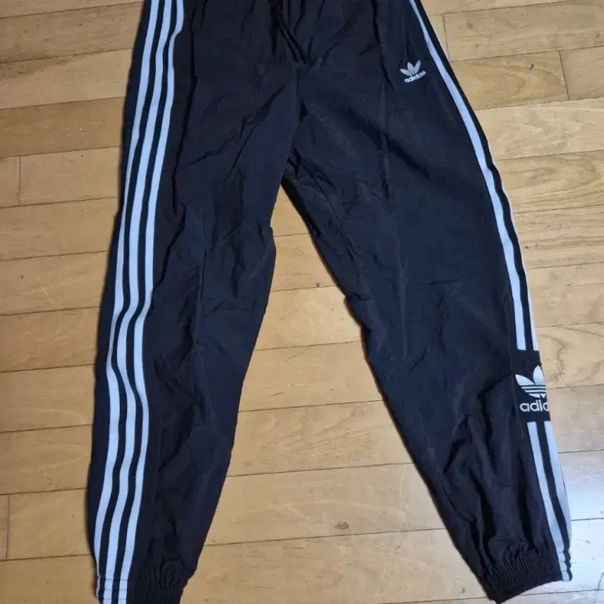 [BUNJANG] Adidas Women's Lock Up Track Nylon Jogger Pants / 오늘만 할인 여성용) 아디다스 락업 트랙 나일론 조거팬츠