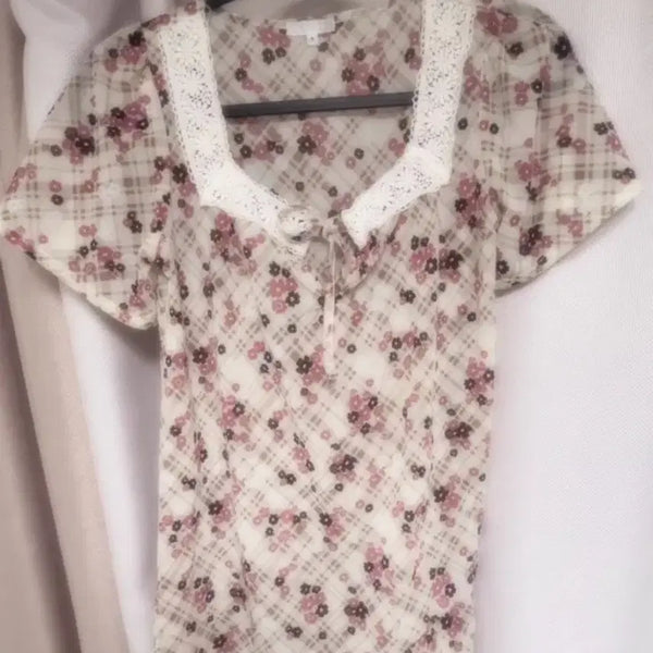 [BUNJANG] Floral Pattern Short Sleeve Lace Collar Blouse / 플로럴 패턴 반팔 레이스 카라 블라우스 리즈 리사 갸루 모리걸 짜잔씨