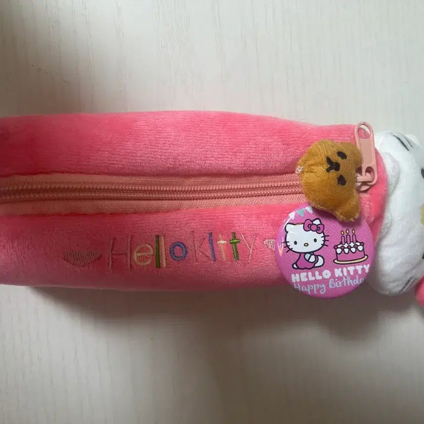 [BUNJANG] Hello Kitty Face Pencil Case with Badge / 헬로키티 필통