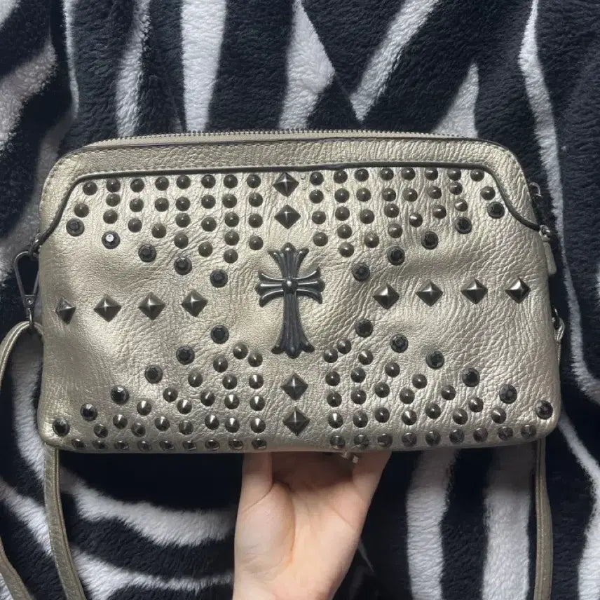 [BUNJANG] Stud Embellished Bag / 갸루깔 스터드 장식 가방