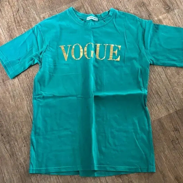 [BUNJANG] Vogue Lettering Short Sleeve T-Shirt Green / 보그 반팔 티셔츠 그린색 여름옷 레터링티 445566사이즈 기본티라운드넥