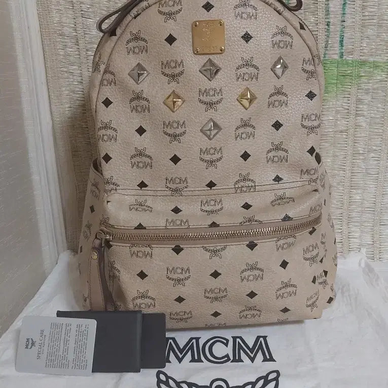 [BUNJANG] MCM Visetos Stud Stark Backpack Beige / 정품)MCM 비세토스 스터드 스타크 백팩 베이지