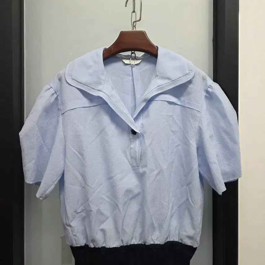 [BUNJANG] LINE Puff Sleeve Blouse / 라인 LINE 퍼프 시보리 블라우스
