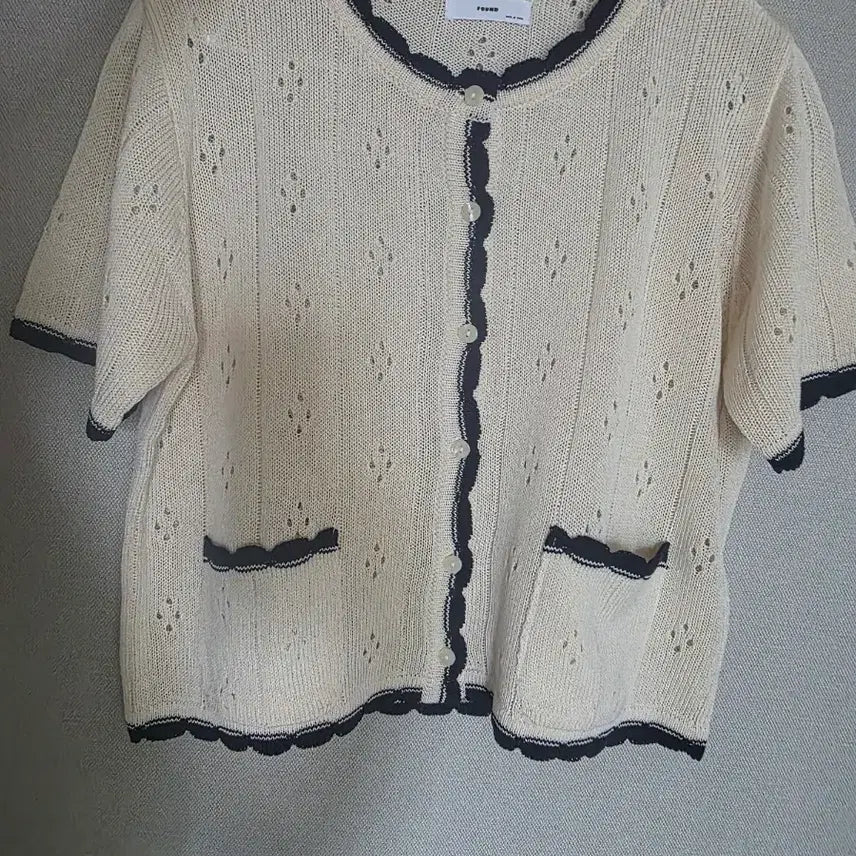 [BUNJANG] Women's Punching Short-Sleeve Cardigan / 여성 펀칭 반팔 가디건