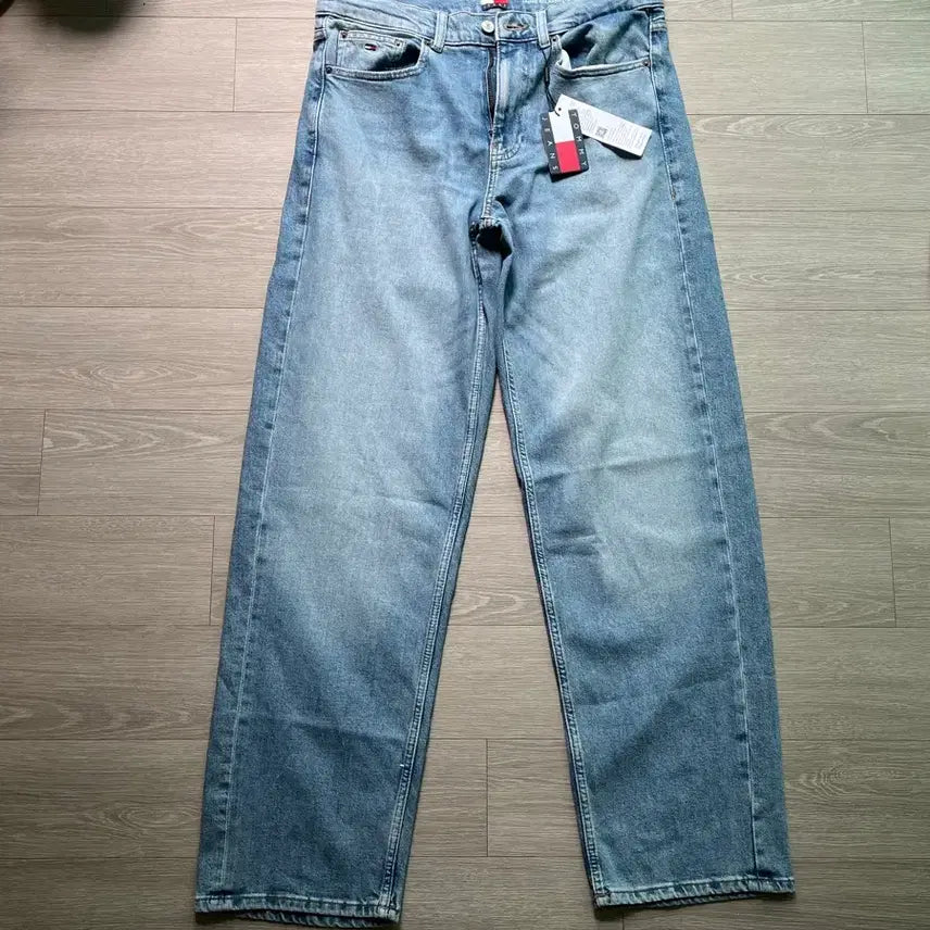 [BUNJANG] Tommy Hilfiger Tommy Jeans Jamie 90's Light Wash Straight Fit Denim Jeans (New) / (새상품) 타미힐피거 타미진스 Jamie 90년대 연청 데님 청바지