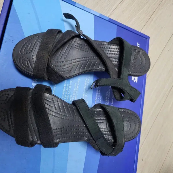 [BUNJANG] Crocs Wedge Heel Sandals Black W6 / 크록스 웨지힐 샌들 블랙 W6 상태좋음