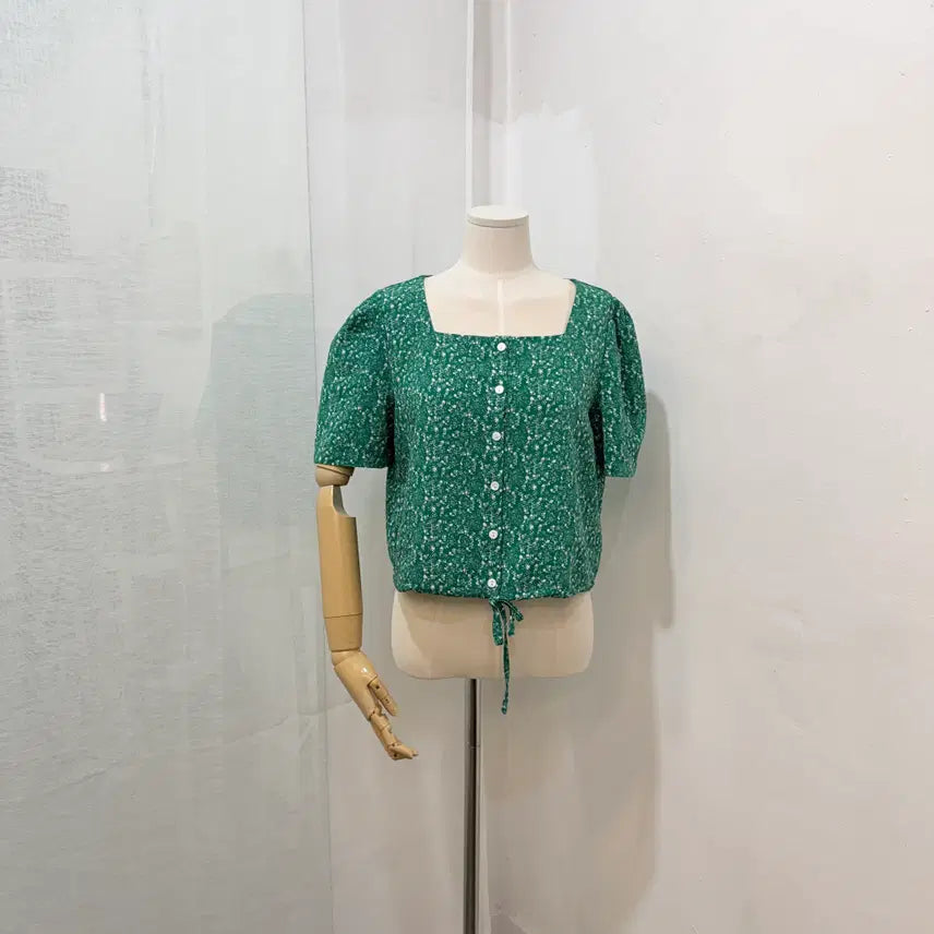 [BUNJANG] MiSSo Green Printing Cropped Short-Sleeve Blouse / (M)미쏘 그린 프린팅 초록 크롭블라우스 반팔블라우스 4753